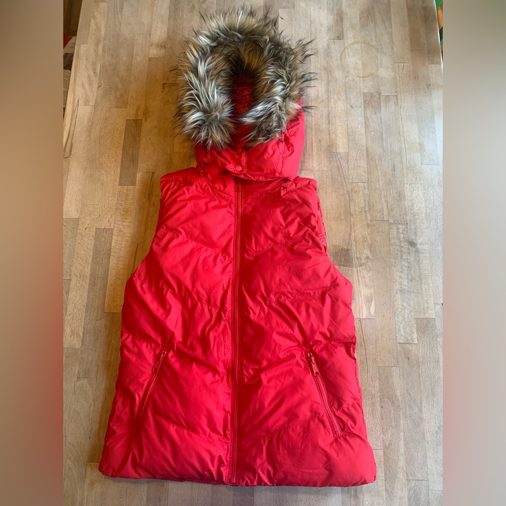 GAP Faux Fur Red Vest with detachable hood / red / Medium tall / New with tags!